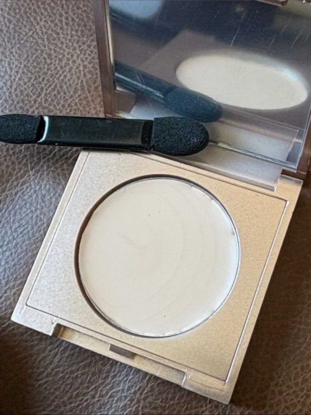 Cream Undereye Concealer Compact - Light/Medium Peach